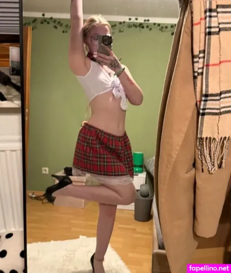 Vivianwoywodt OnlyFans Thumbnail #ZWmEvrM40f