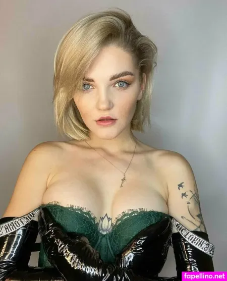 Viviennelamour 2 OnlyFans Thumbnail #A0wIf6Mis1
