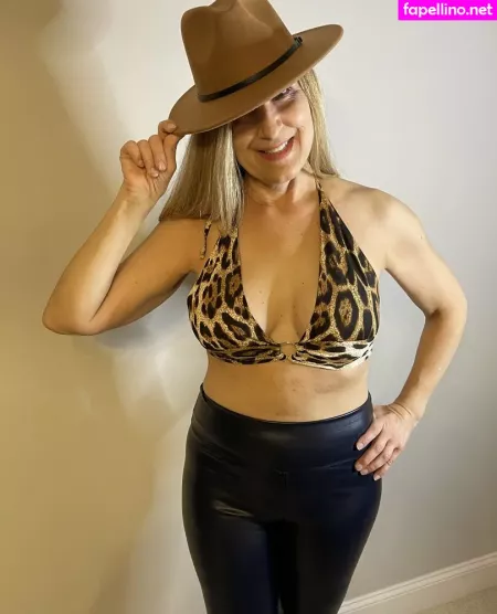 Vixenkat OnlyFans Thumbnail #AxVW6WqLut