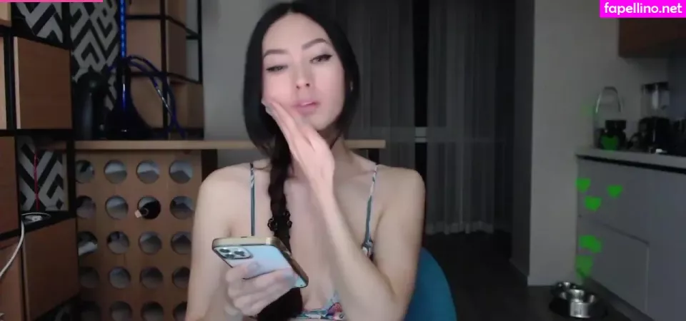 Vixivik OnlyFans Thumbnail #QYOrAr3n8j