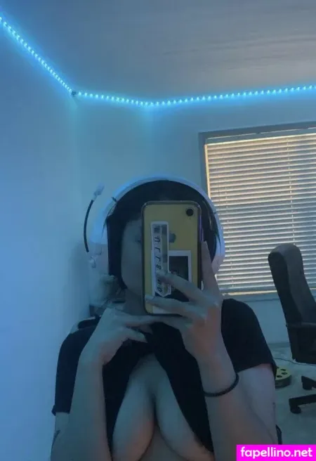 Vixkythixky OnlyFans Thumbnail #yrJAc7IxbJ