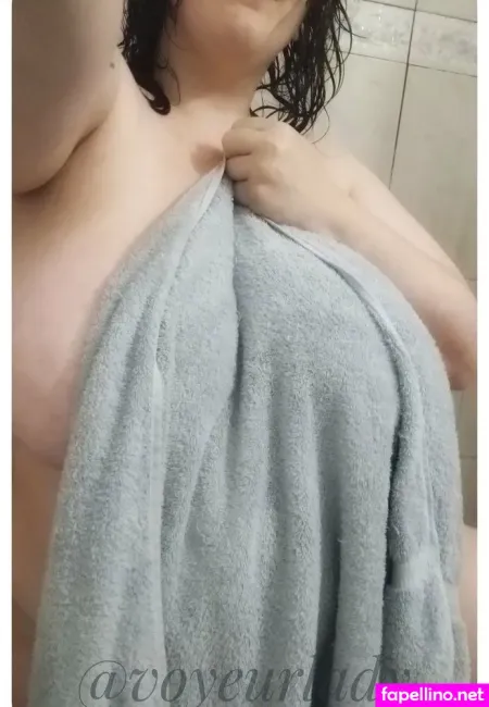 Voyeurlady OnlyFans Thumbnail #EHcJepEE2Z