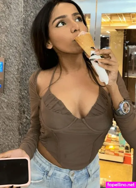 Vriddhi Patwa OnlyFans Thumbnail #xXoQ1e6k6H