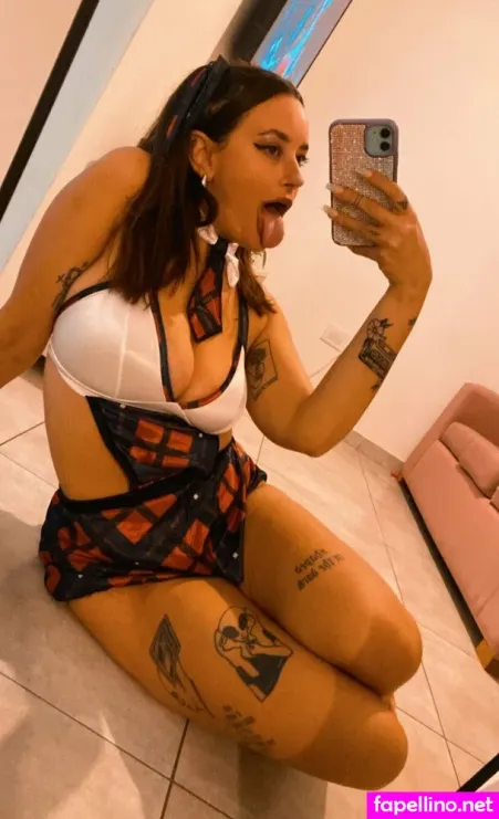 Waking Queen OnlyFans Thumbnail #B4CBJw3uYc