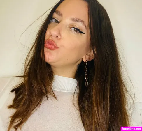 Waking Queen OnlyFans Thumbnail #DMiNdi6BXi