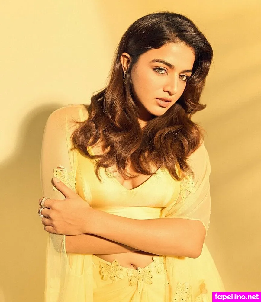 wamiqagabbi Nude Leaked OnlyFans Photo #DBR0xt014M