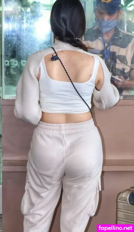 Warina Hussain OnlyFans Thumbnail #S11w2ei2iX