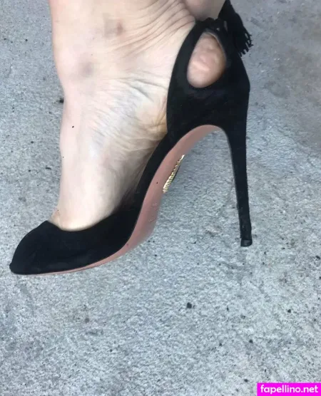 Wellwornbymitzy OnlyFans Thumbnail #lISWHU1nYW