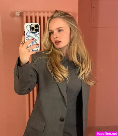 Wemmse Emma OnlyFans Thumbnail #0klUR9Ts2s