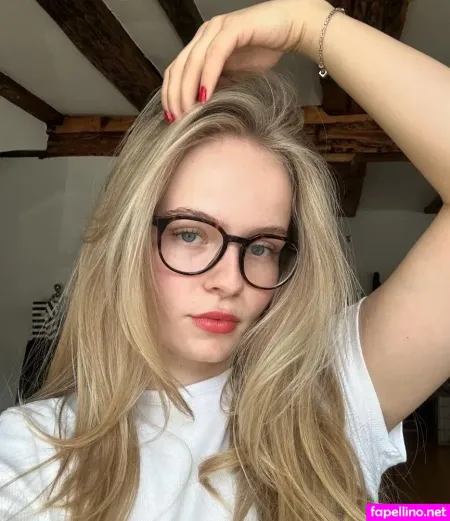 Wemmse Emma OnlyFans Thumbnail #3CwEqAXdhM