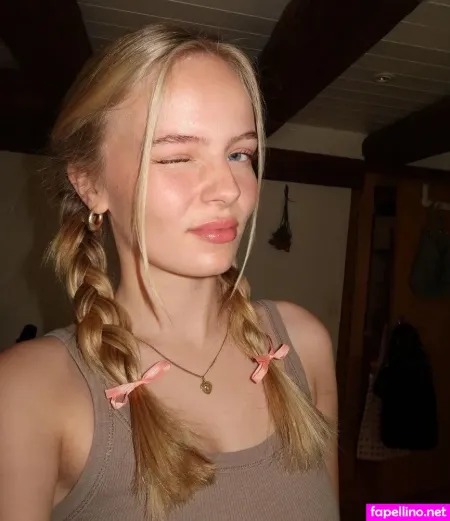 Wemmse Emma OnlyFans Thumbnail #q4D4hkuxPA