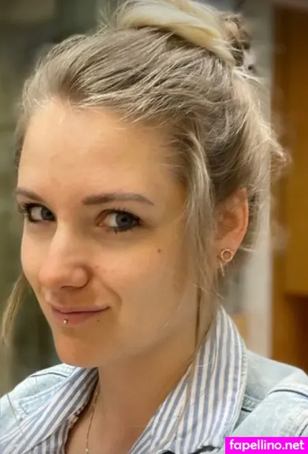 Wer Ist Das Blonde Girl Main Profile Photo