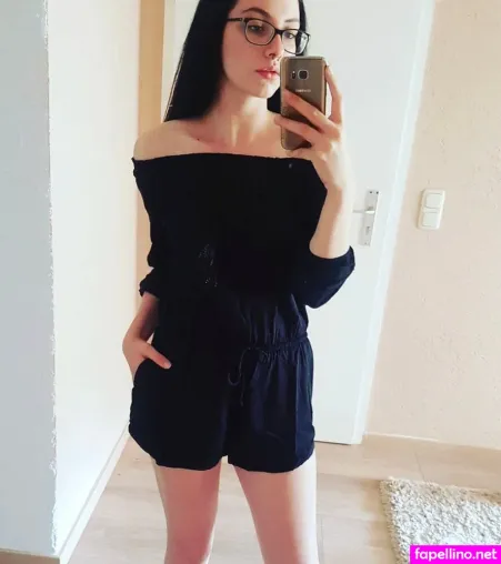 Wer Kennt Sie OnlyFans Thumbnail #RVF0mm4h0N