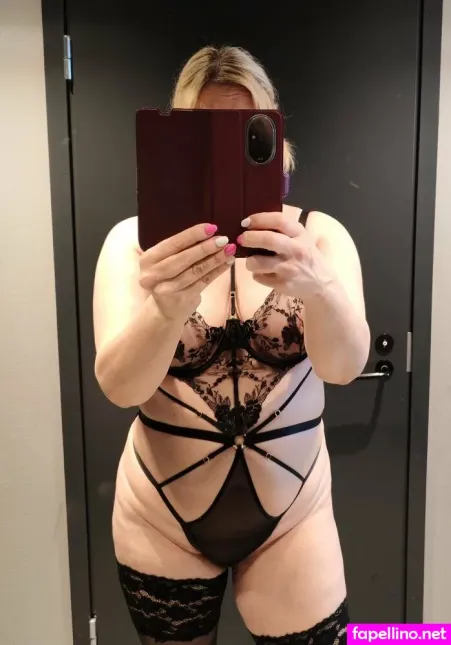 Wetwildwifefree OnlyFans Thumbnail #B9SfexYUl5
