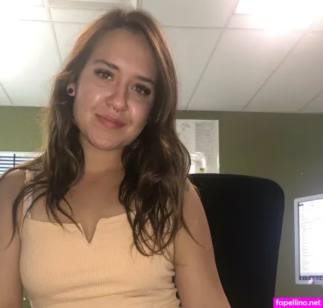 Whatsunderneath69 OnlyFans Thumbnail #CZYo7vTbzY