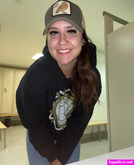 Whatsunderneath69 OnlyFans Thumbnail #KvncsSj5EZ