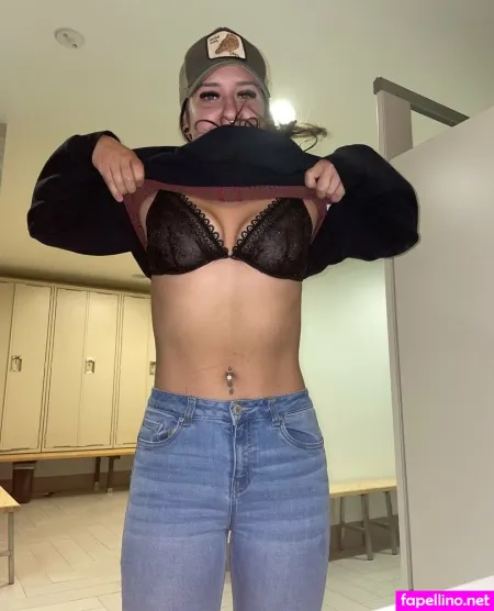 Whatsunderneath69 OnlyFans Thumbnail #U370YEAGb1