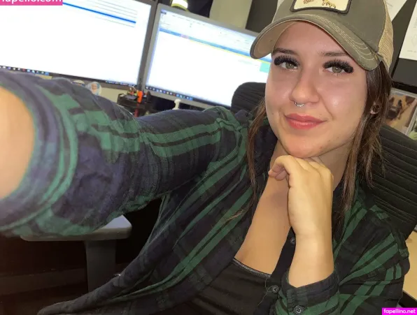 Whatsunderneath69 OnlyFans Thumbnail #YoR03MRhRd