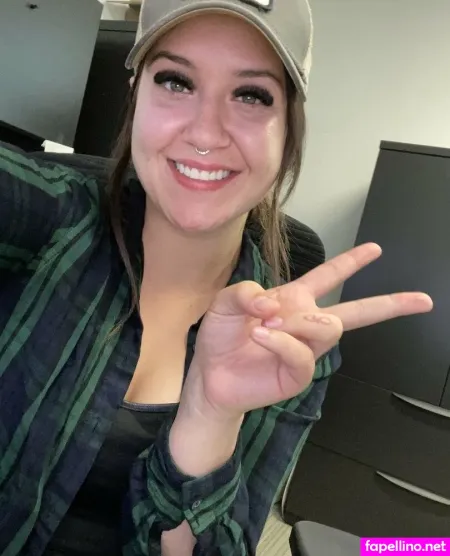 Whatsunderneath69 OnlyFans Thumbnail #yo7Q5UuKkZ