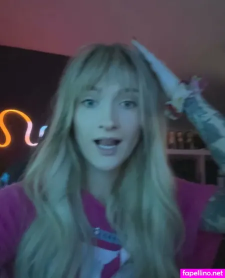 Wheezyblonde OnlyFans Thumbnail #1C6TsztOqX