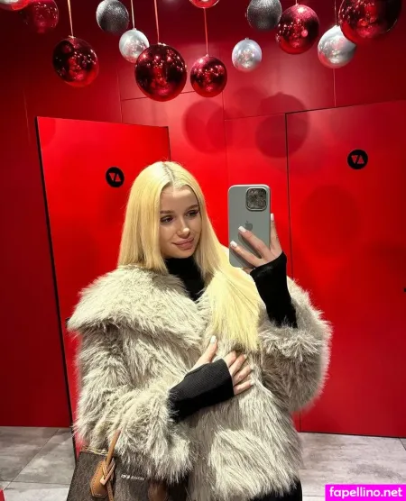 White Baby OnlyFans Thumbnail #QzzWtFyt5O
