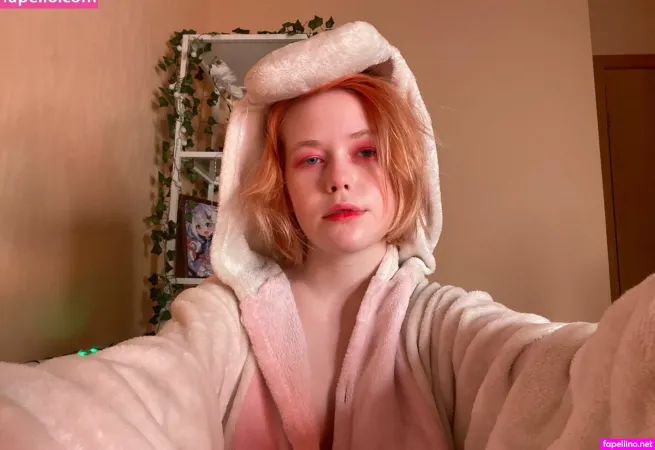 White Blond OnlyFans Thumbnail #tNcc9K00D3