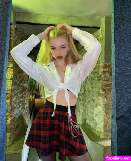 White Vikki OnlyFans Thumbnail #DFIw1erPg6