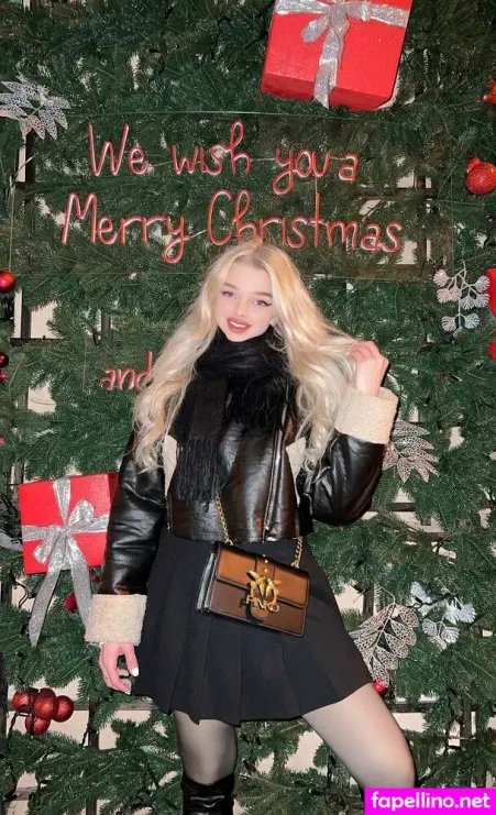 White Vikki OnlyFans Thumbnail #YdhOWvDqIg