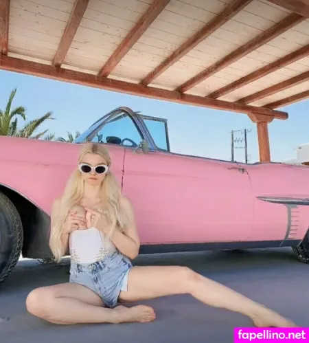 White Vikki OnlyFans Thumbnail #e7f6UoWLPF