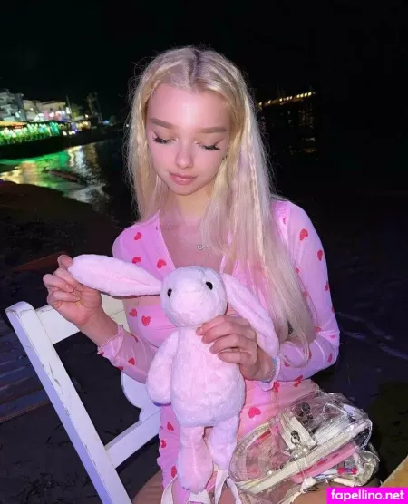 White Vikki OnlyFans Thumbnail #myT7ZHnefM