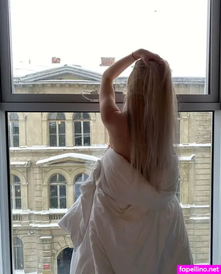 White Vikki OnlyFans Thumbnail #umeZZ2UV31