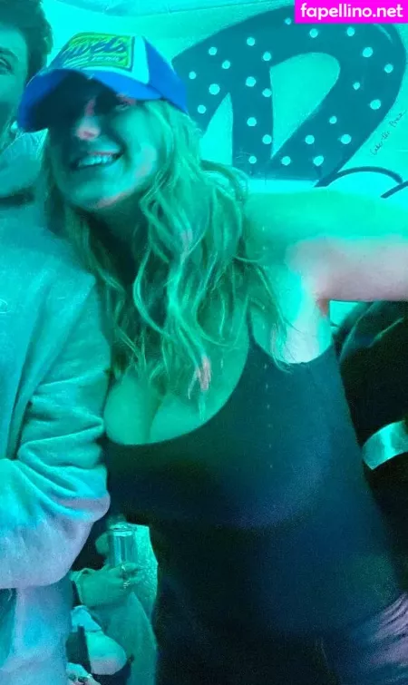 Whitney T OnlyFans Thumbnail #B2Gu84sHNN