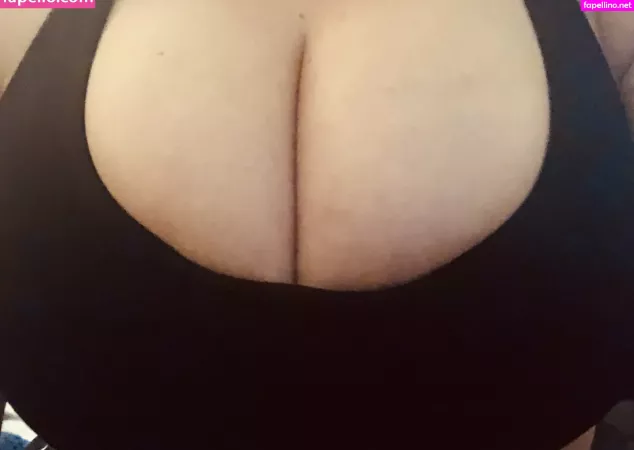 Wholelottacurves OnlyFans Thumbnail #Kr3jYBI3V3