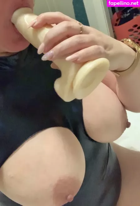 Wifeluvsposing1 OnlyFans Thumbnail #cYvfNqzSZd