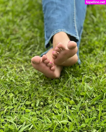 Wifeyassandfeet OnlyFans Thumbnail #7wgZUKWna7