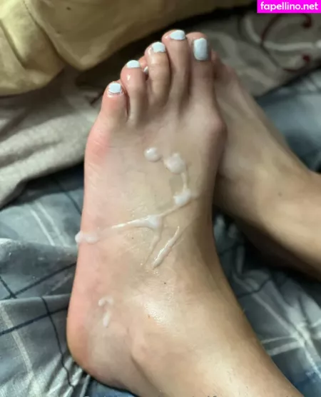 Wifeyassandfeet OnlyFans Thumbnail #FCljNdbVx9