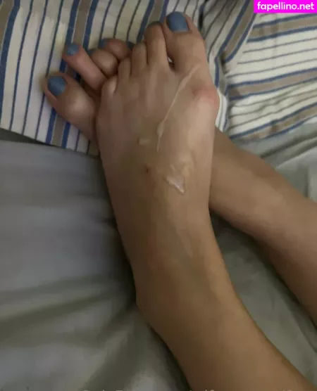 Wifeyassandfeet OnlyFans Thumbnail #UWsZPEeEPz