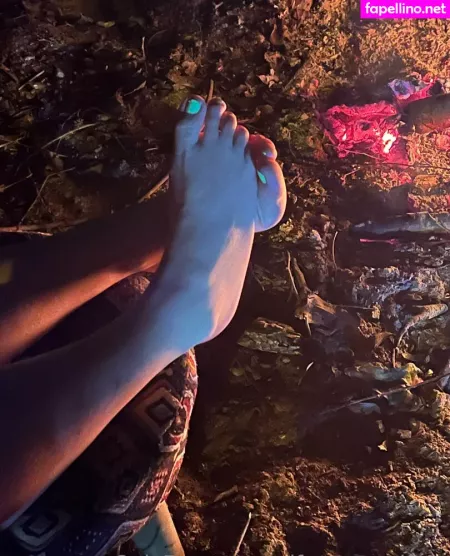Wifeyassandfeet OnlyFans Thumbnail #egf9MjWxJx