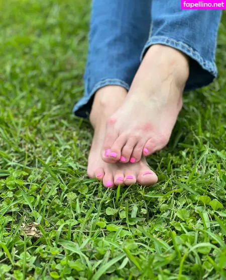 Wifeyassandfeet OnlyFans Thumbnail #exIqa6L2QI