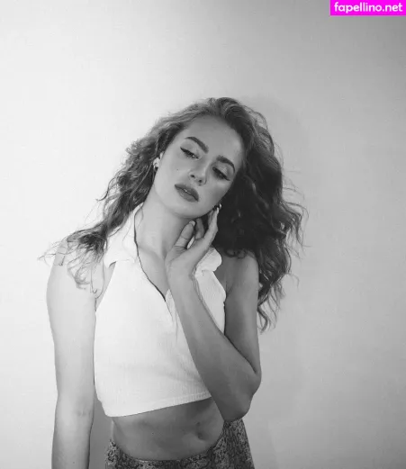 Wiktoria Gasiewska OnlyFans Thumbnail #SqQ9RsOHu9