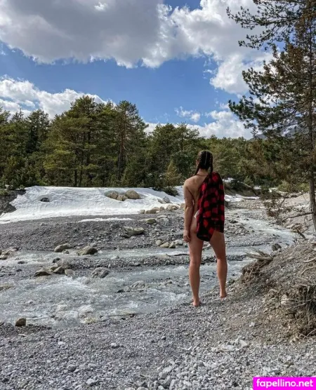 Wildczechchick OnlyFans Thumbnail #W9VrFJpavt