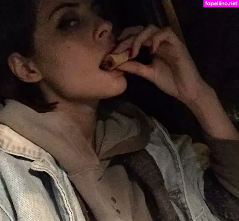 Willa Holland OnlyFans Thumbnail #J7OtNCzmzI