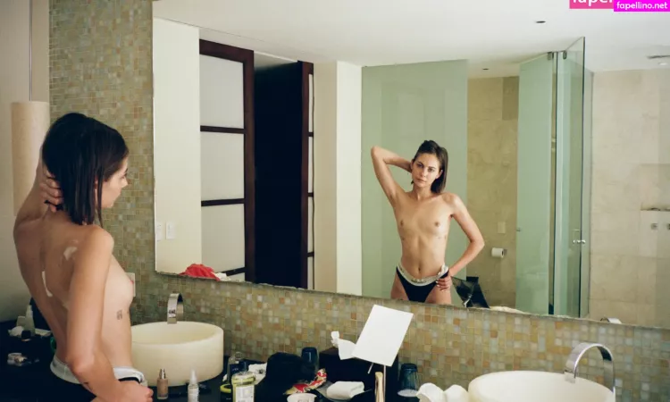 Willa Holland OnlyFans Thumbnail #V4USinmzxQ