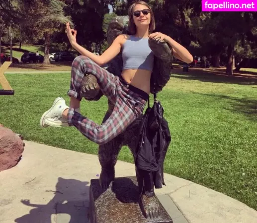 Willa Holland OnlyFans Thumbnail #VHb057HdIV