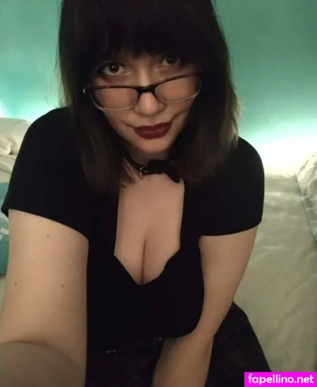 Willowchantrieri OnlyFans Thumbnail #uwDewFCO3e