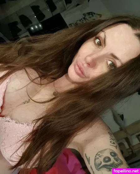 Wineboobsandtattoos Main Profile Photo