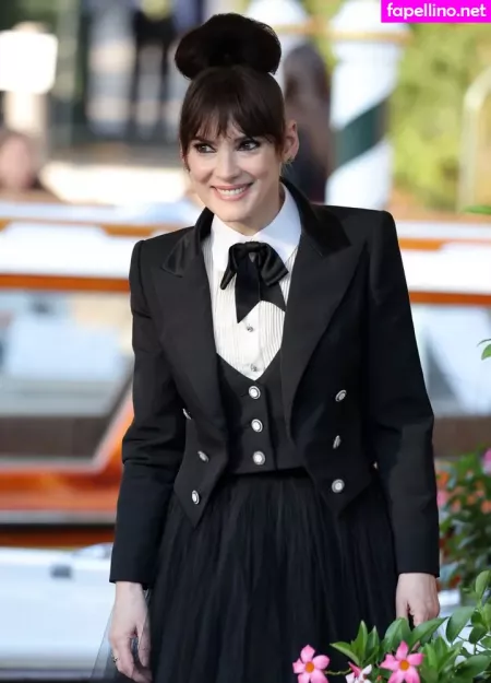 Winona Ryder OnlyFans Thumbnail #E1LtGXPyuo
