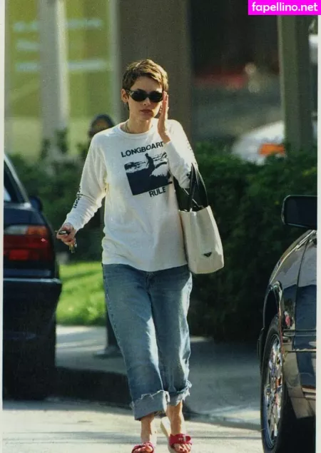 Winona Ryder OnlyFans Thumbnail #GRDEbt68Gi