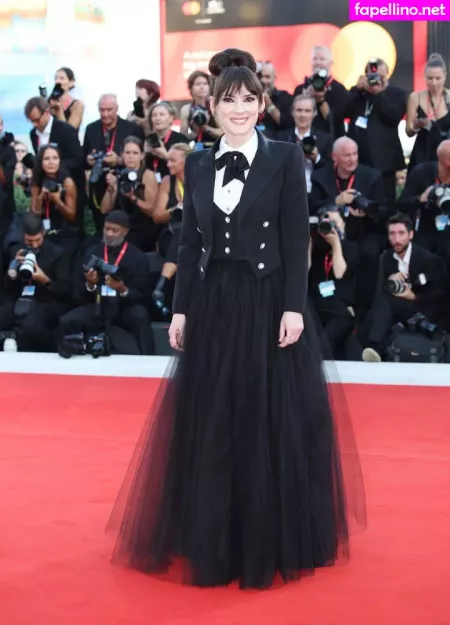 Winona Ryder OnlyFans Thumbnail #dFEBzJnfSe