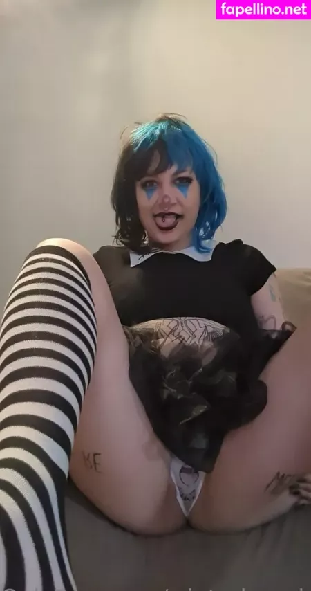 Winterbunnieeoffree OnlyFans Thumbnail #b8SkOILj0y